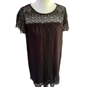Joie classic black shift mini dress with unlined lace shoulders & lace trim Sz M
